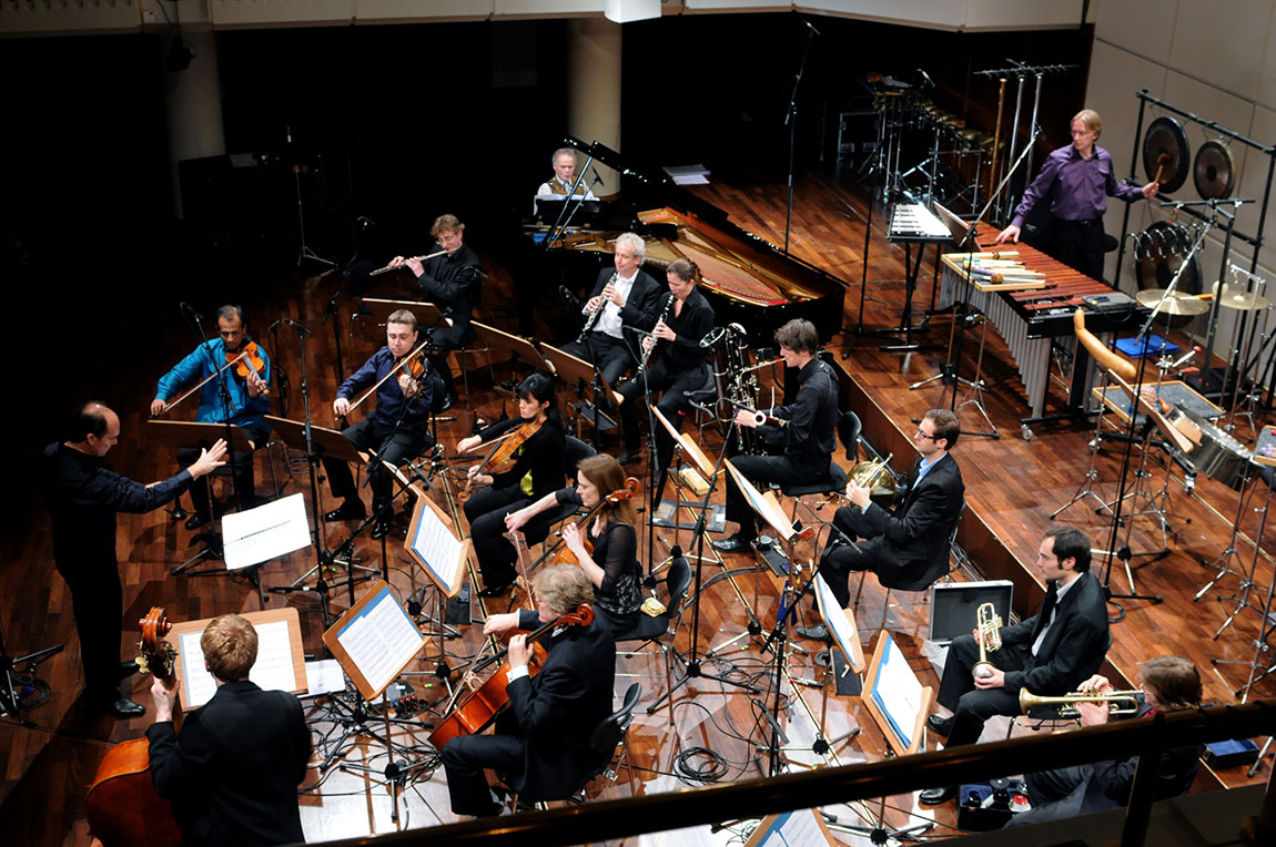 Ensemble Modern 2 klein(c) Anna Meuer .jpg